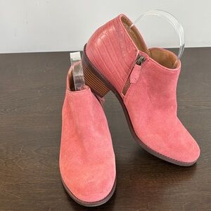 Vionic Coral Croc-Textured Ankle Booties Size 9